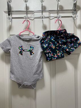 Under Armour Gray Bodysuit & Black Pixel-Print Shorts Set